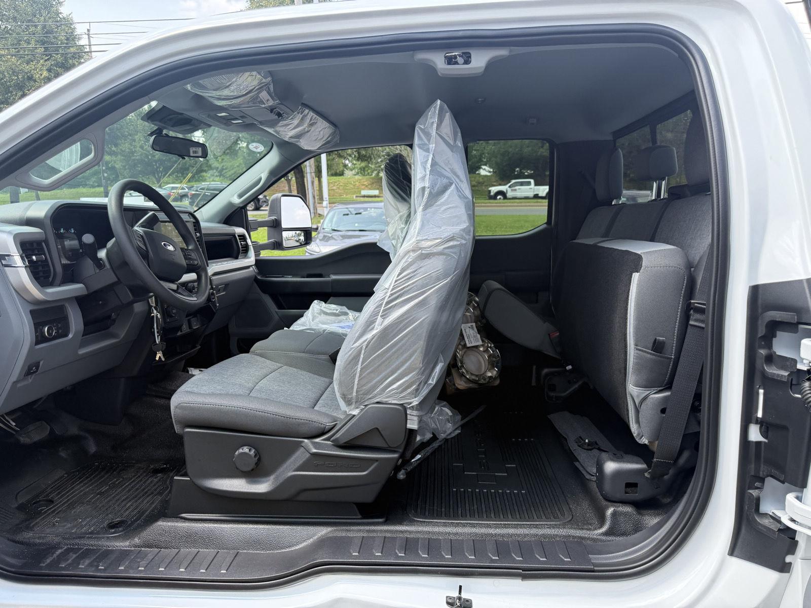 New 2026 Oxford White Ford XL image 16