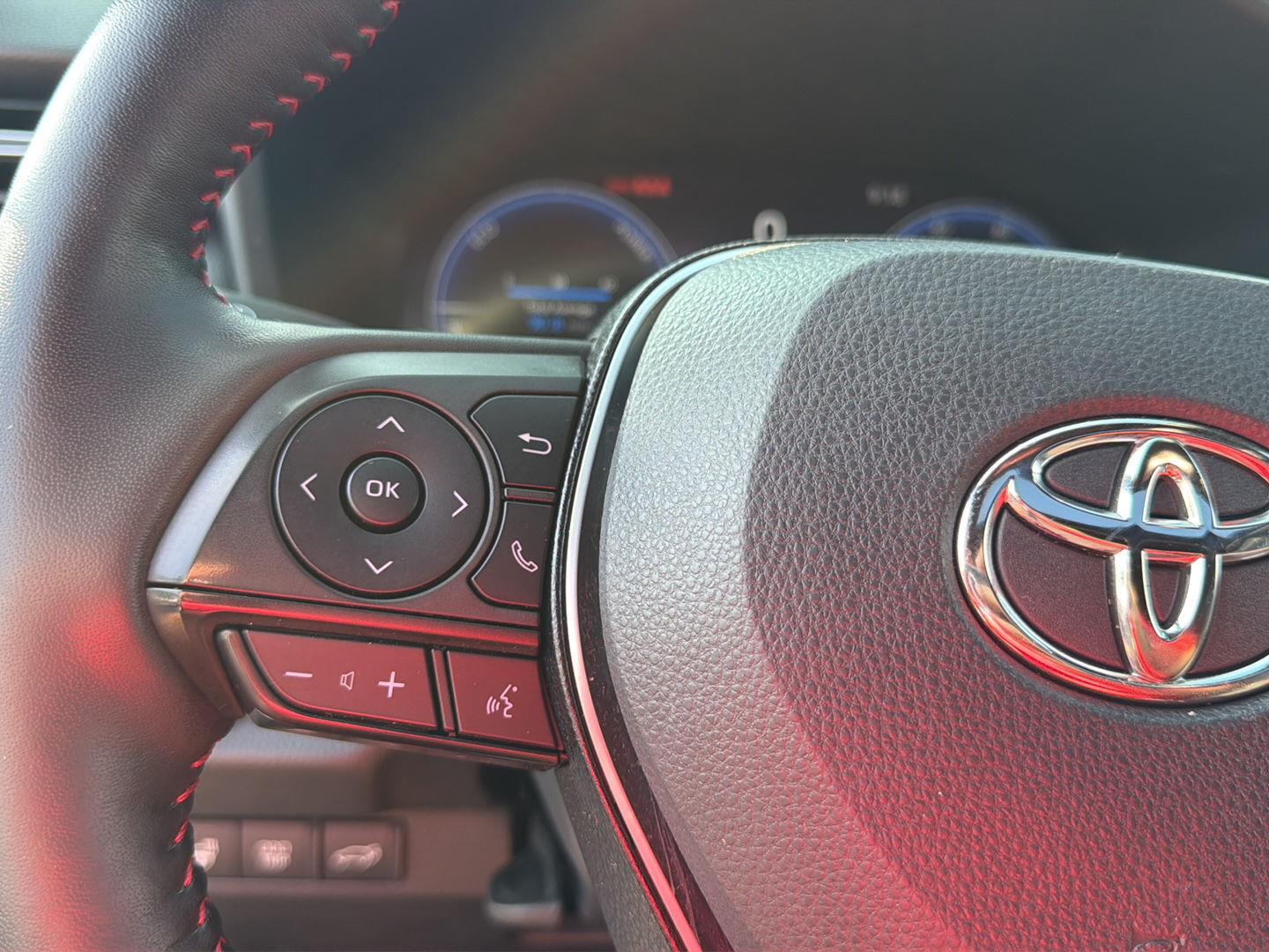 Used 2023 Wind Chill Pearl / Midnight Black Metallic Toyota XSE image 19
