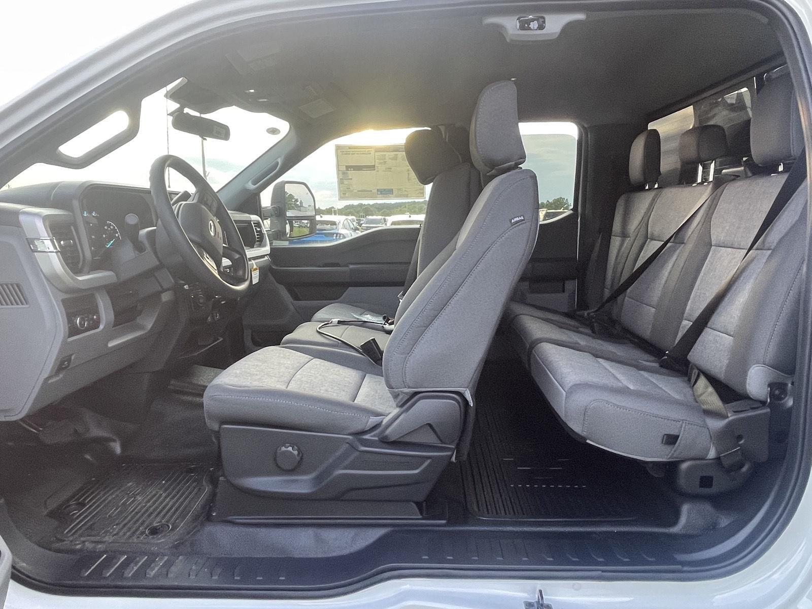 New 2026 Oxford White Ford XL image 43