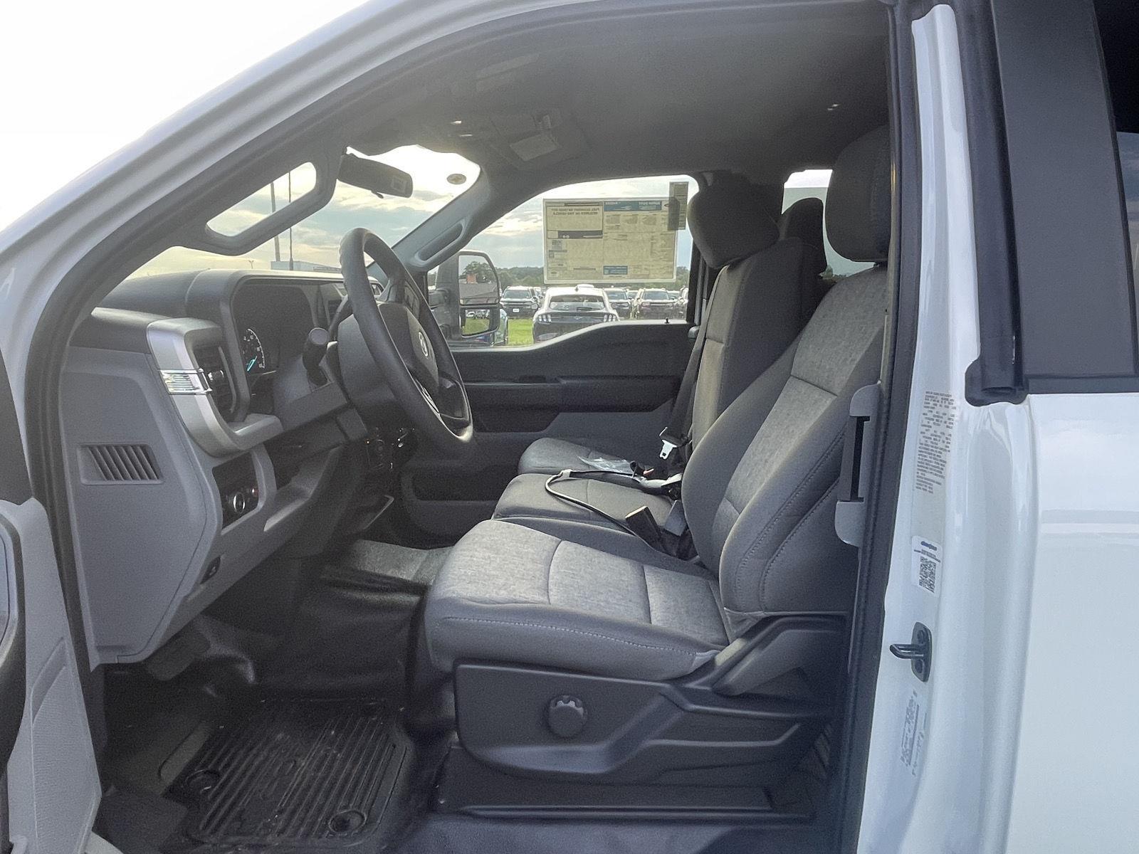 New 2026 Oxford White Ford XL image 45