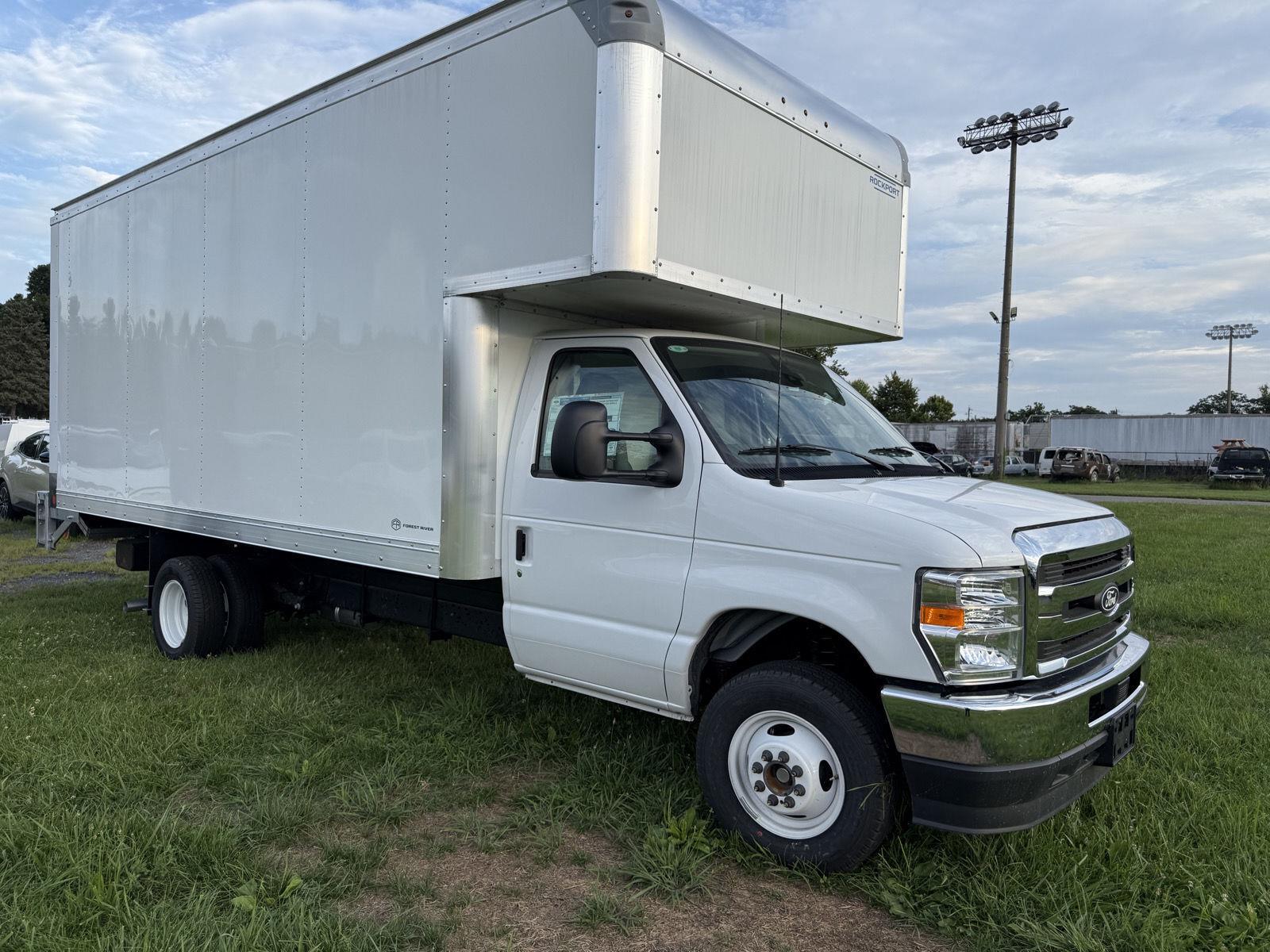 New 2027 Oxford White Ford  image 2
