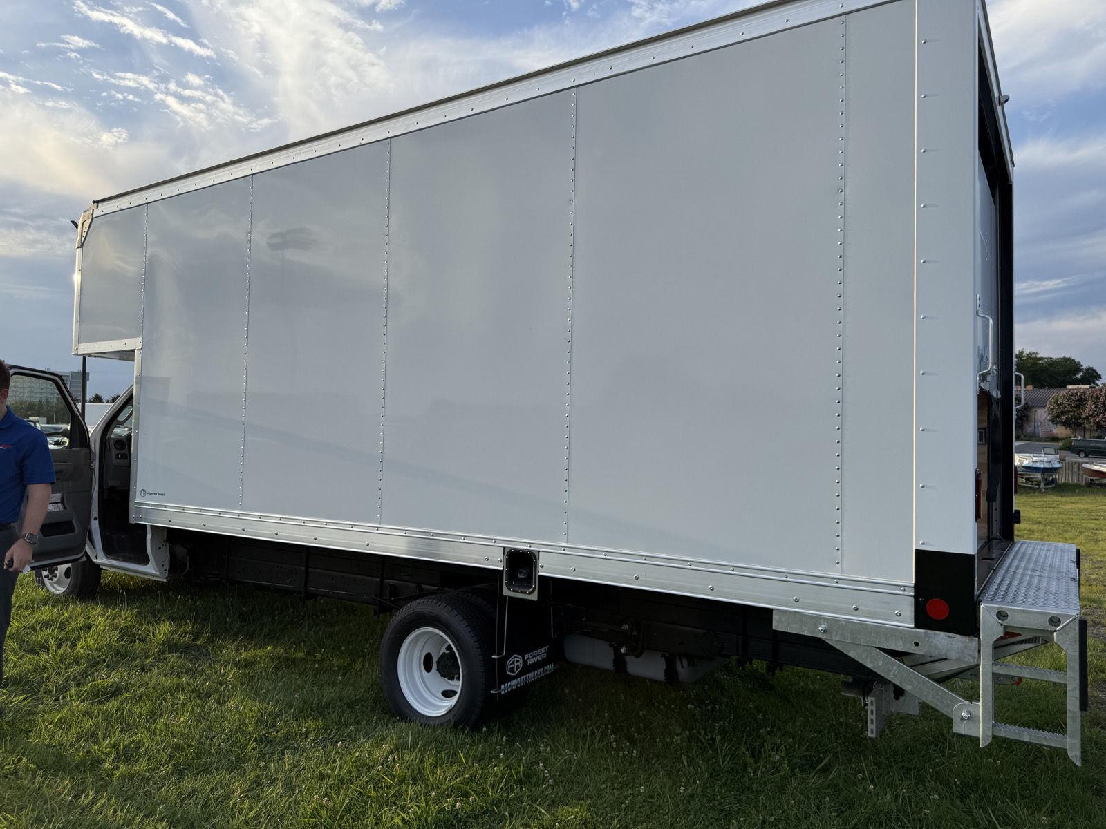 New 2027 Oxford White Ford  image 23