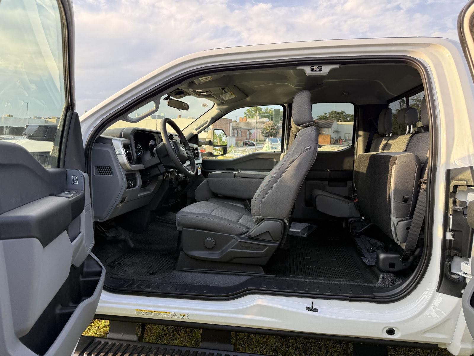 New 2026 Oxford White Ford XL image 22