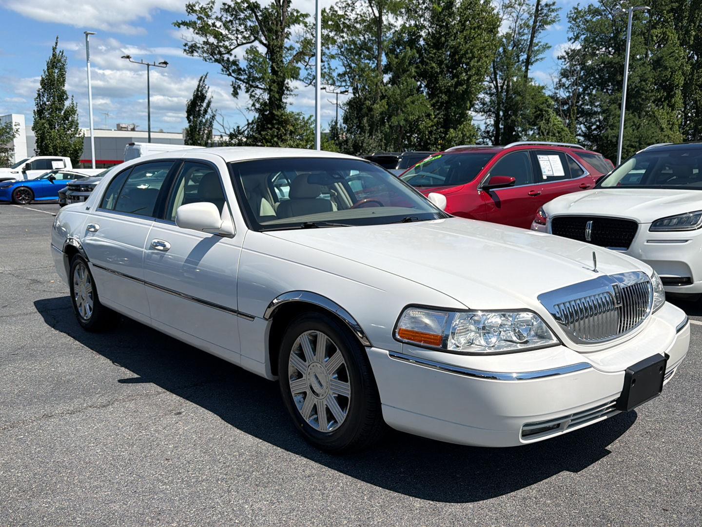 2003 Lincoln Town Car Sedan Rear-Wheel Drive 4-Speed Automatic Overdrive