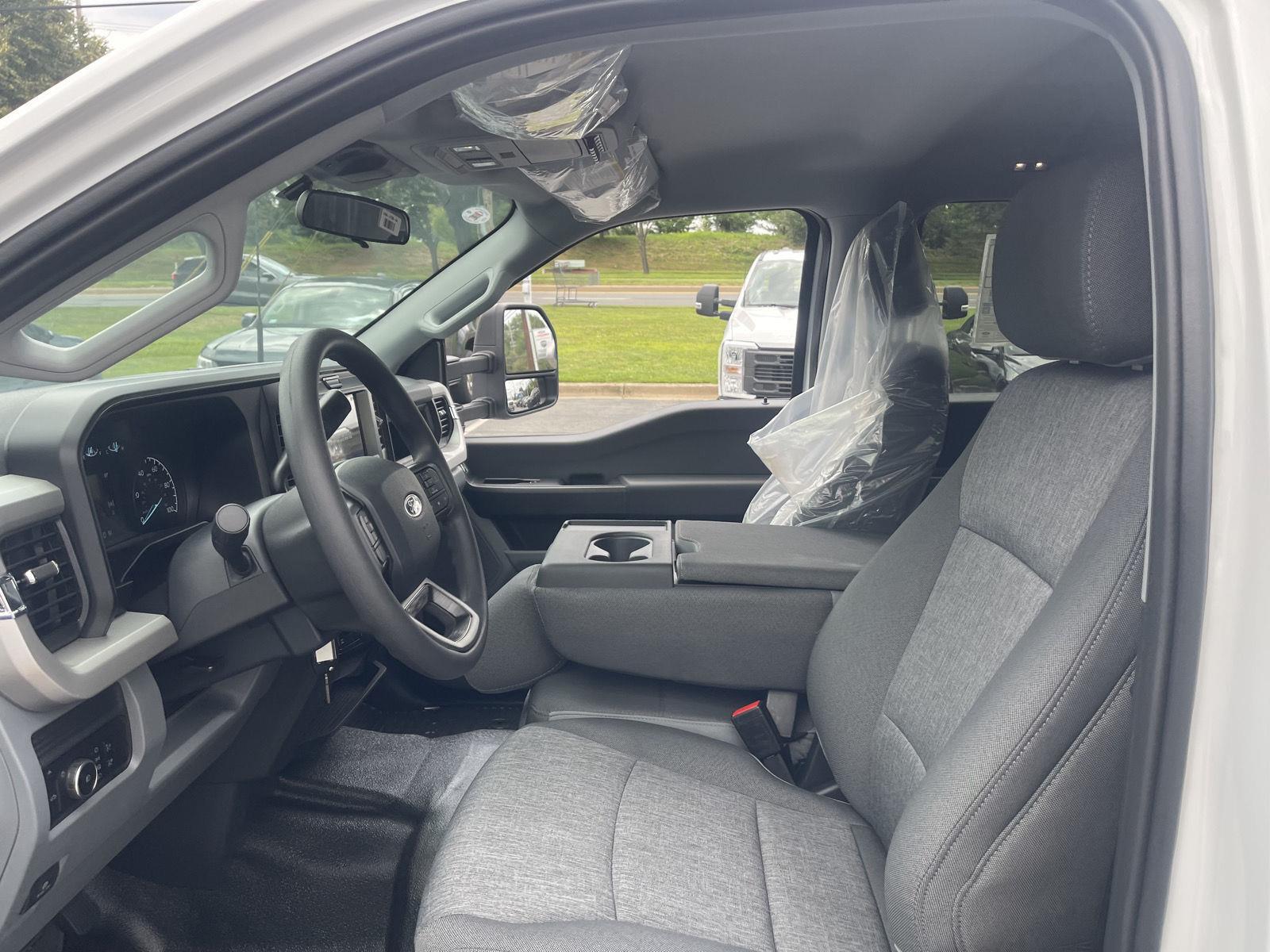 New 2026 Oxford White Ford XL image 10