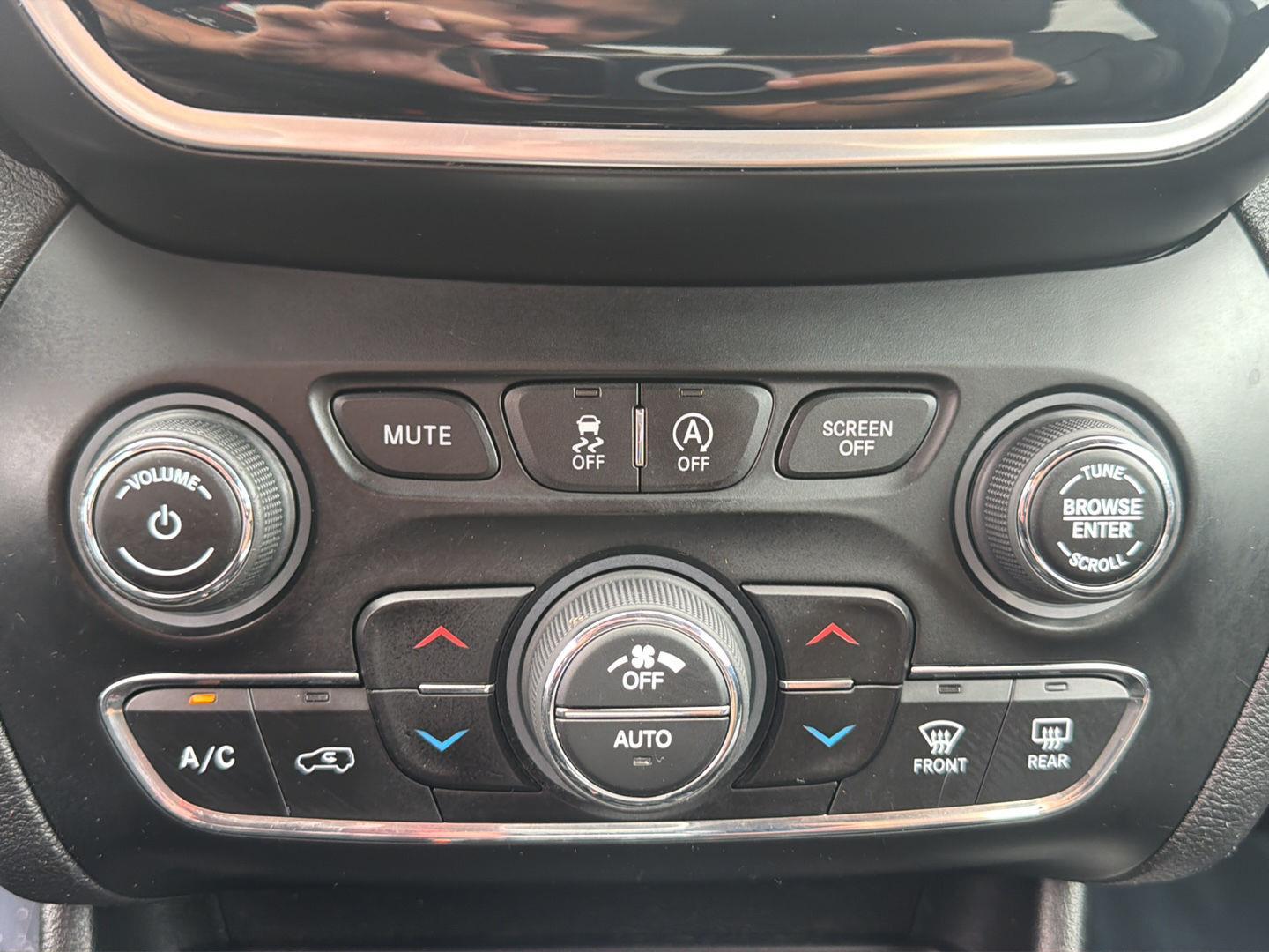 Used 2020 Granite Crystal Clearcoat Metallic Jeep Limited image 20