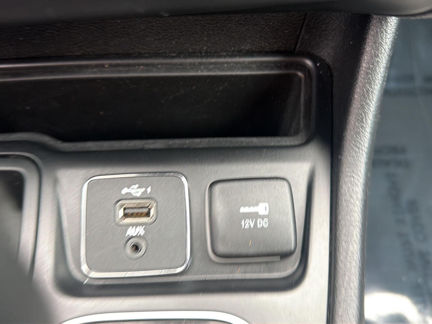 Used 2020 Granite Crystal Clearcoat Metallic Jeep Limited image 21
