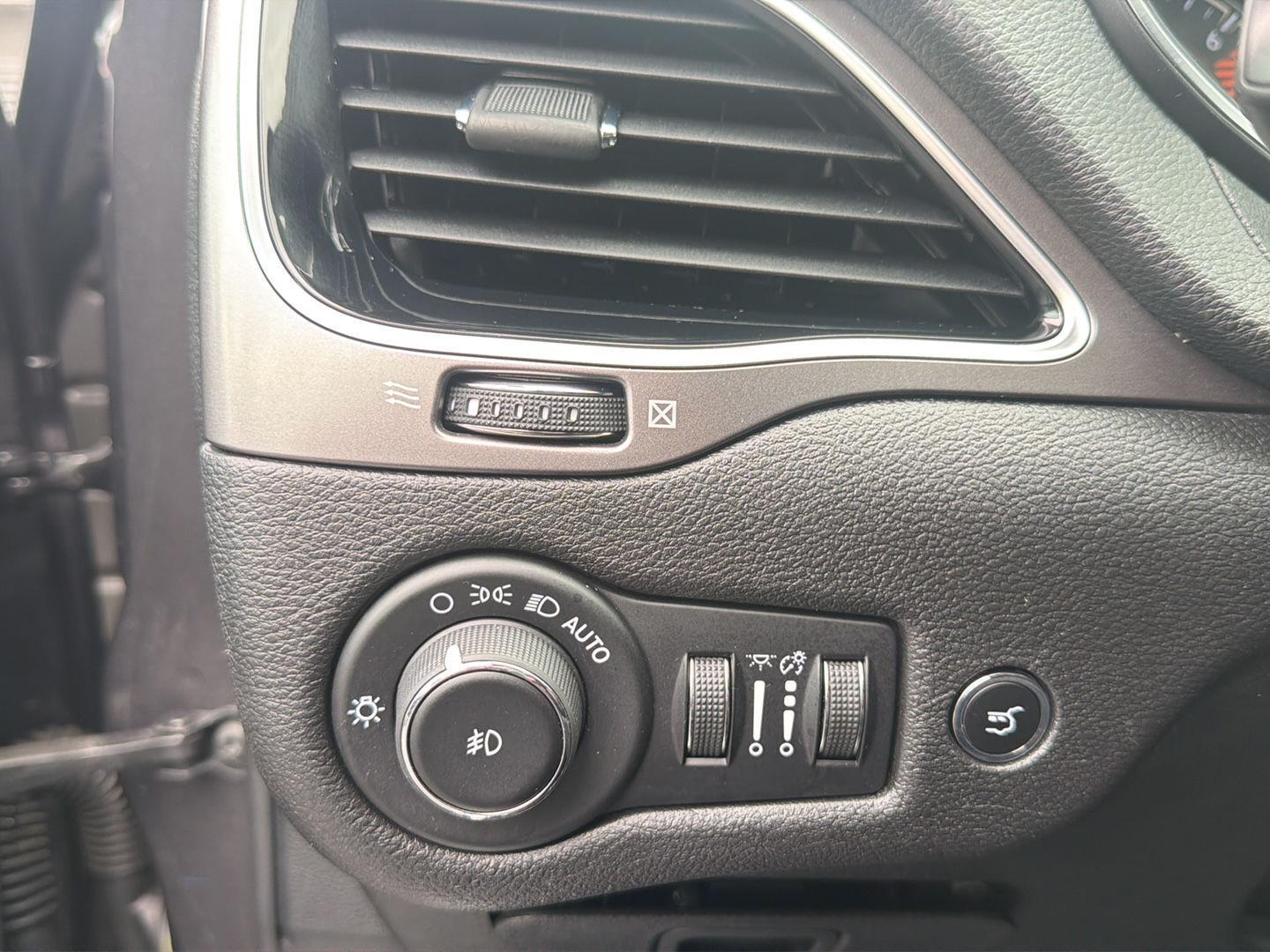 Used 2020 Granite Crystal Clearcoat Metallic Jeep Limited image 23
