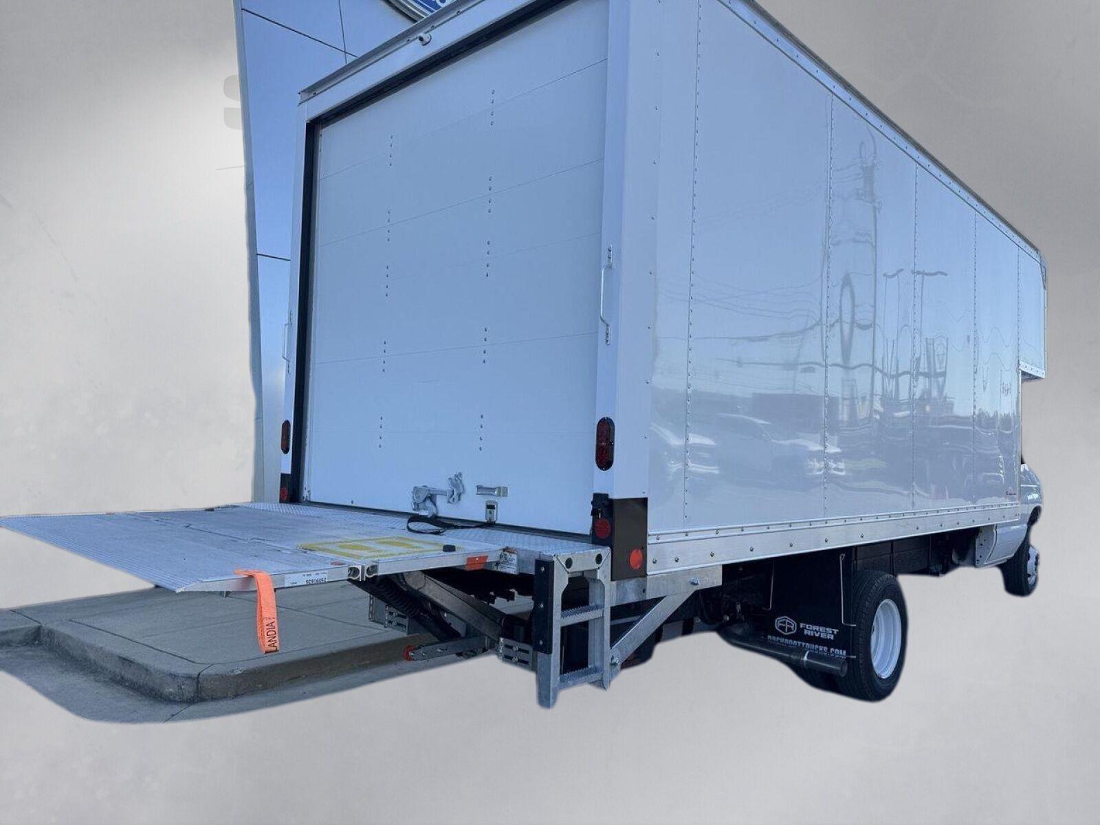 New 2027 Oxford White Ford  image 7