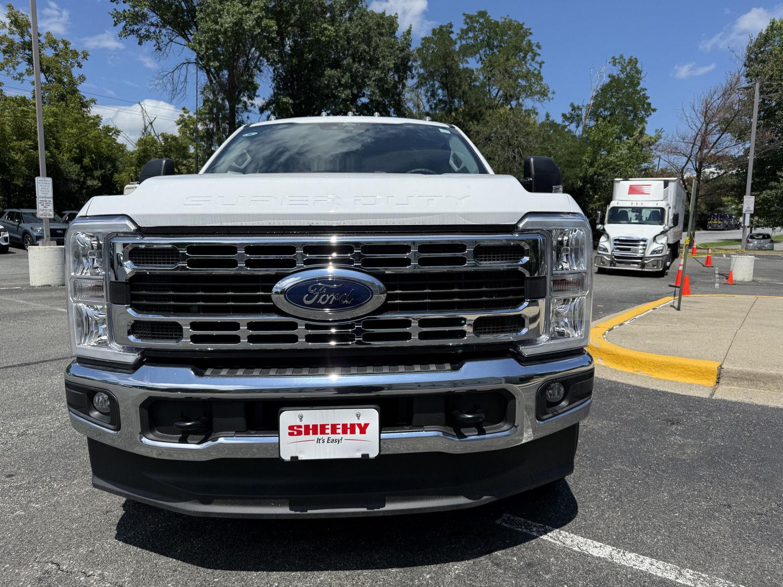 New 2026 Oxford White Ford XL image 3