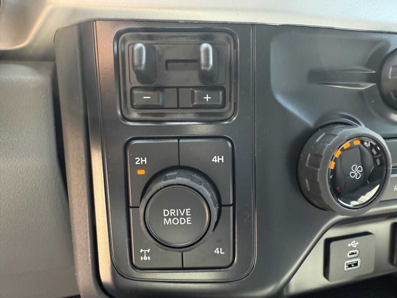 New 2026 Oxford White Ford XL image 11