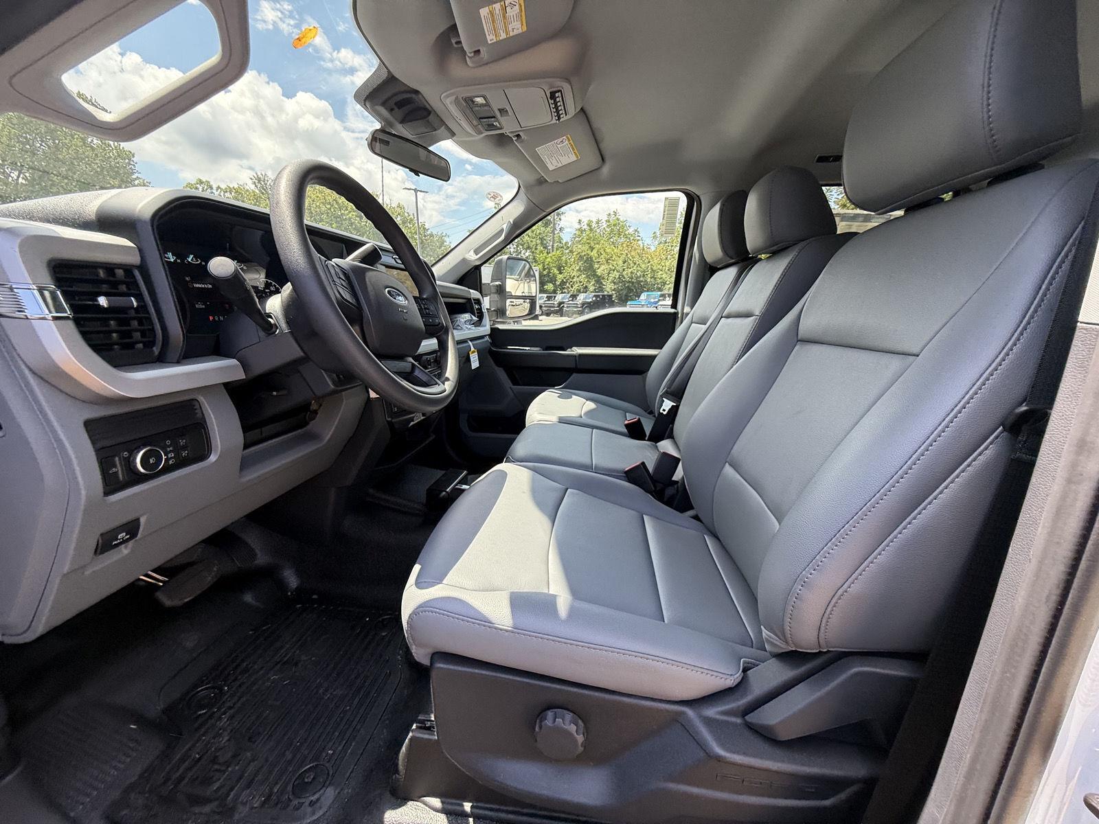 New 2026 Oxford White Ford XL image 13