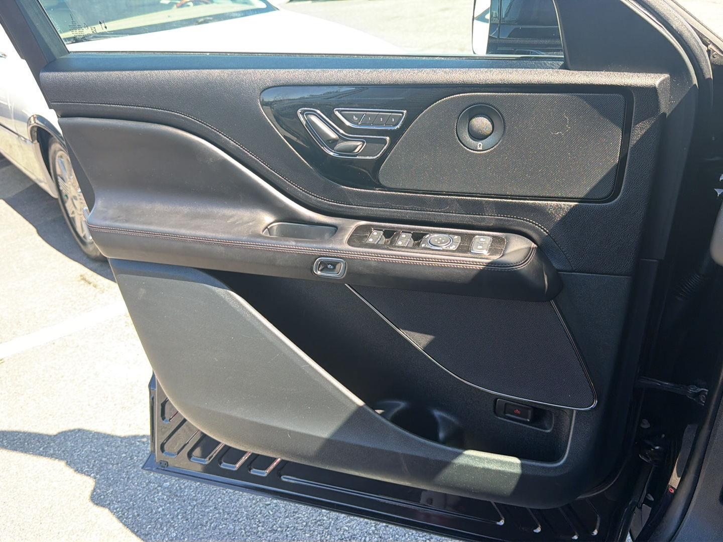 Used 2023 Infinite Black Metallic Clearcoat Lincoln Reserve image 23