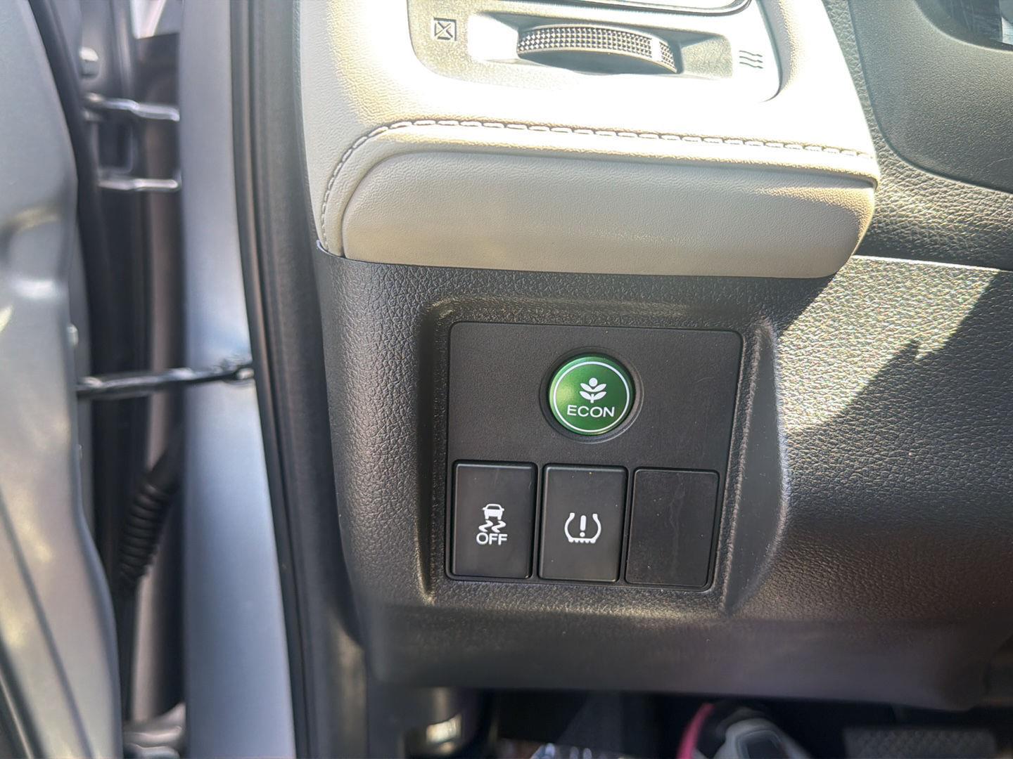 Used 2019 Lunar Silver Metallic Honda LX image 21