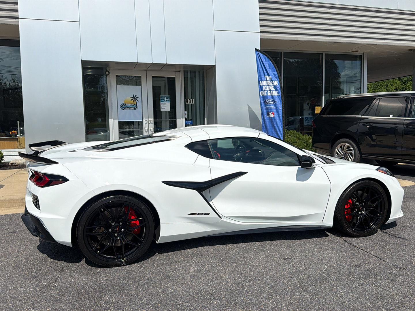 Used 2025 Arctic White Chevrolet 2LZ image 3