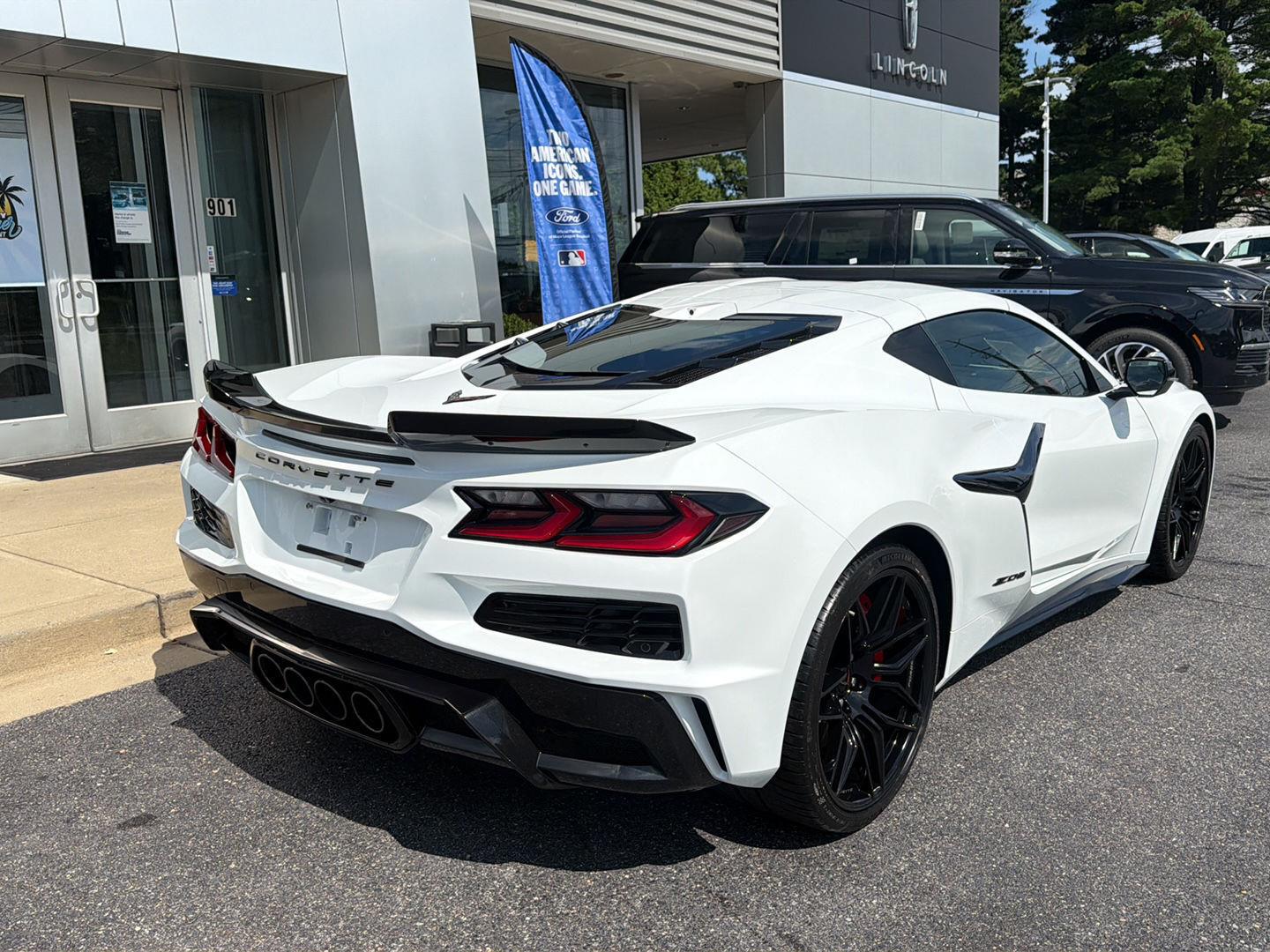 Used 2025 Arctic White Chevrolet 2LZ image 5