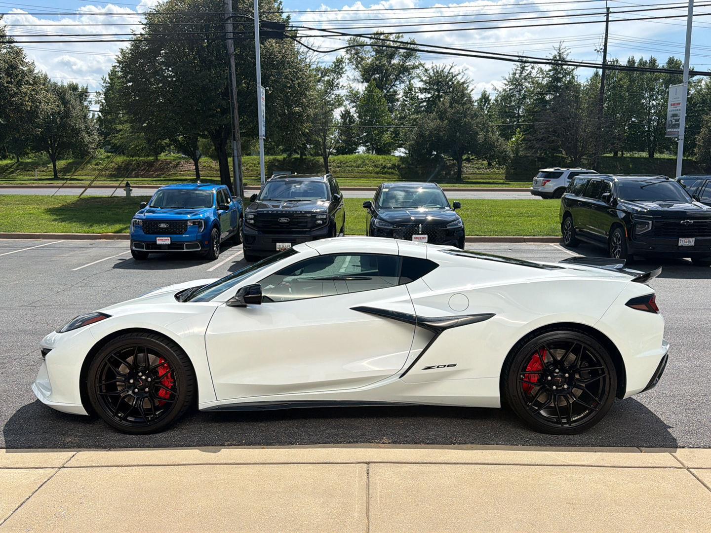 Used 2025 Arctic White Chevrolet 2LZ image 9
