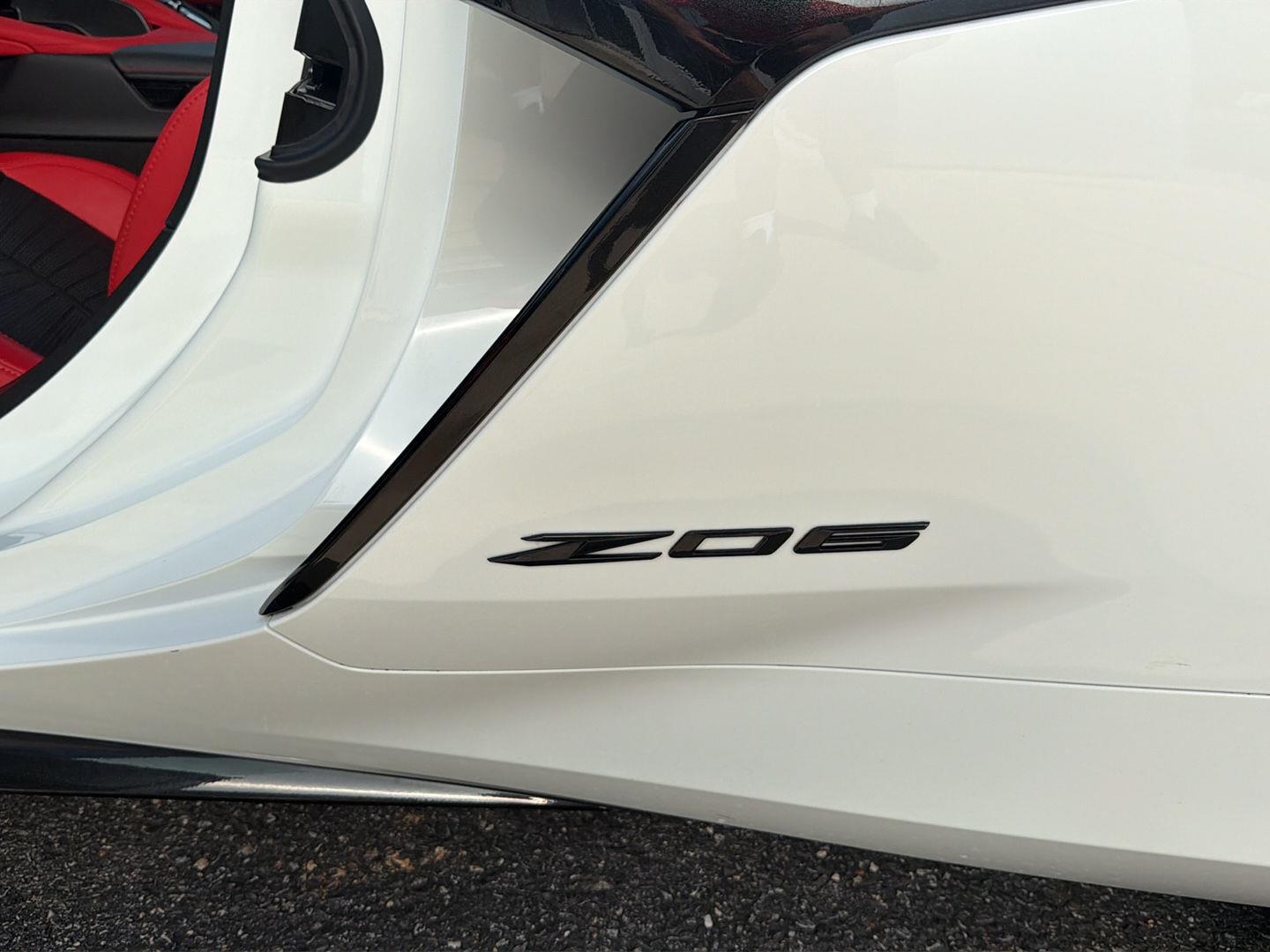 Used 2025 Arctic White Chevrolet 2LZ image 23