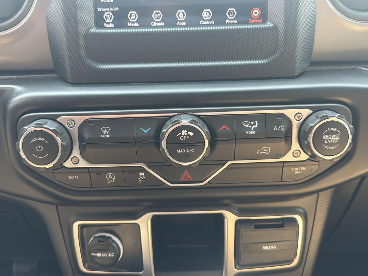 Used 2022 Bright White Clearcoat Jeep Sport image 18