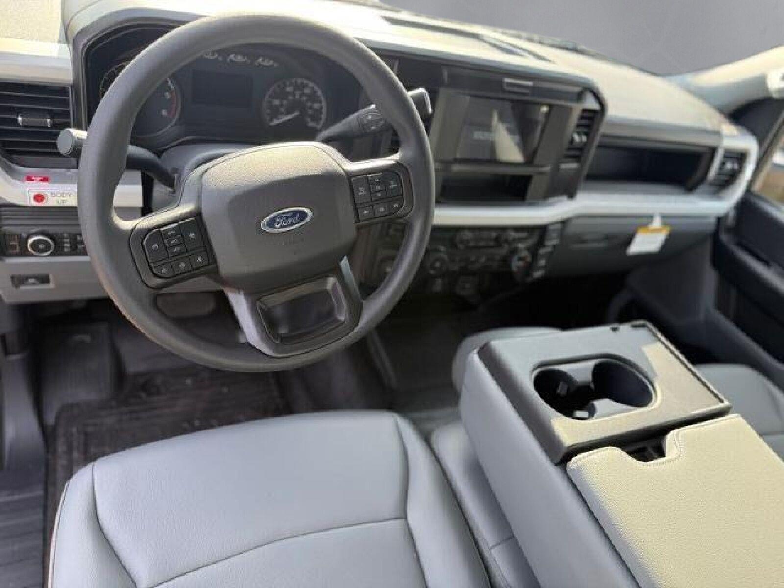 New 2026 Oxford White Ford XL image 3