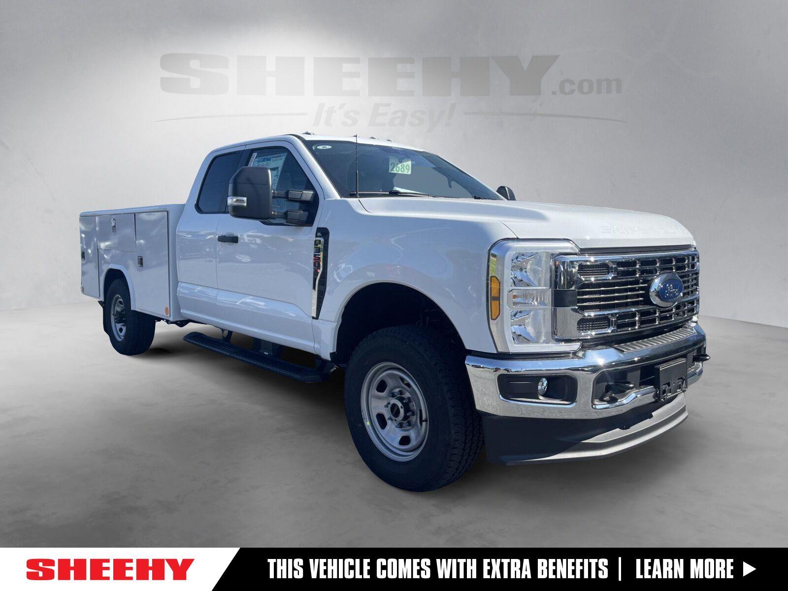 Oxford White 2026 Ford F-350 Super Duty Chassis Pickup Truck Four-Wheel Drive Automatic