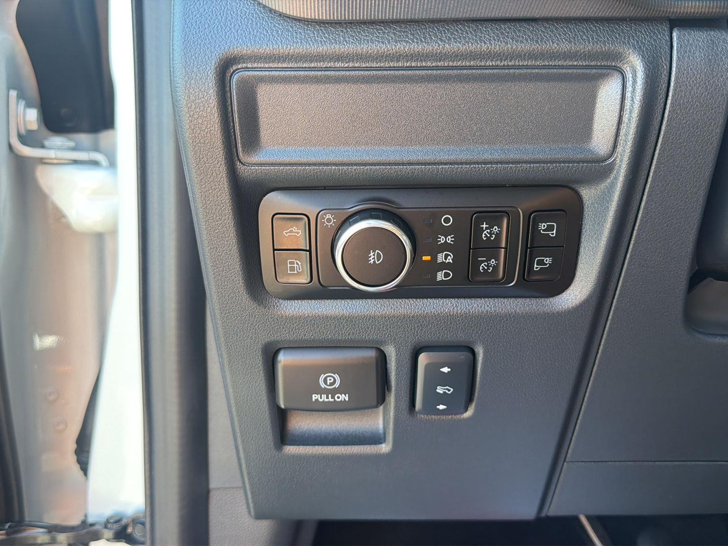 Used 2025 Star White Ford Platinum image 16