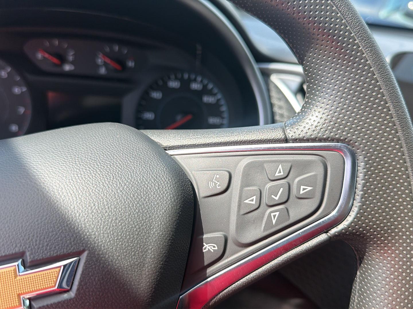 Used 2024 Summit White Chevrolet LT image 17