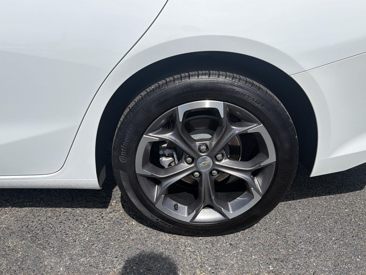 Used 2024 Summit White Chevrolet LT image 25
