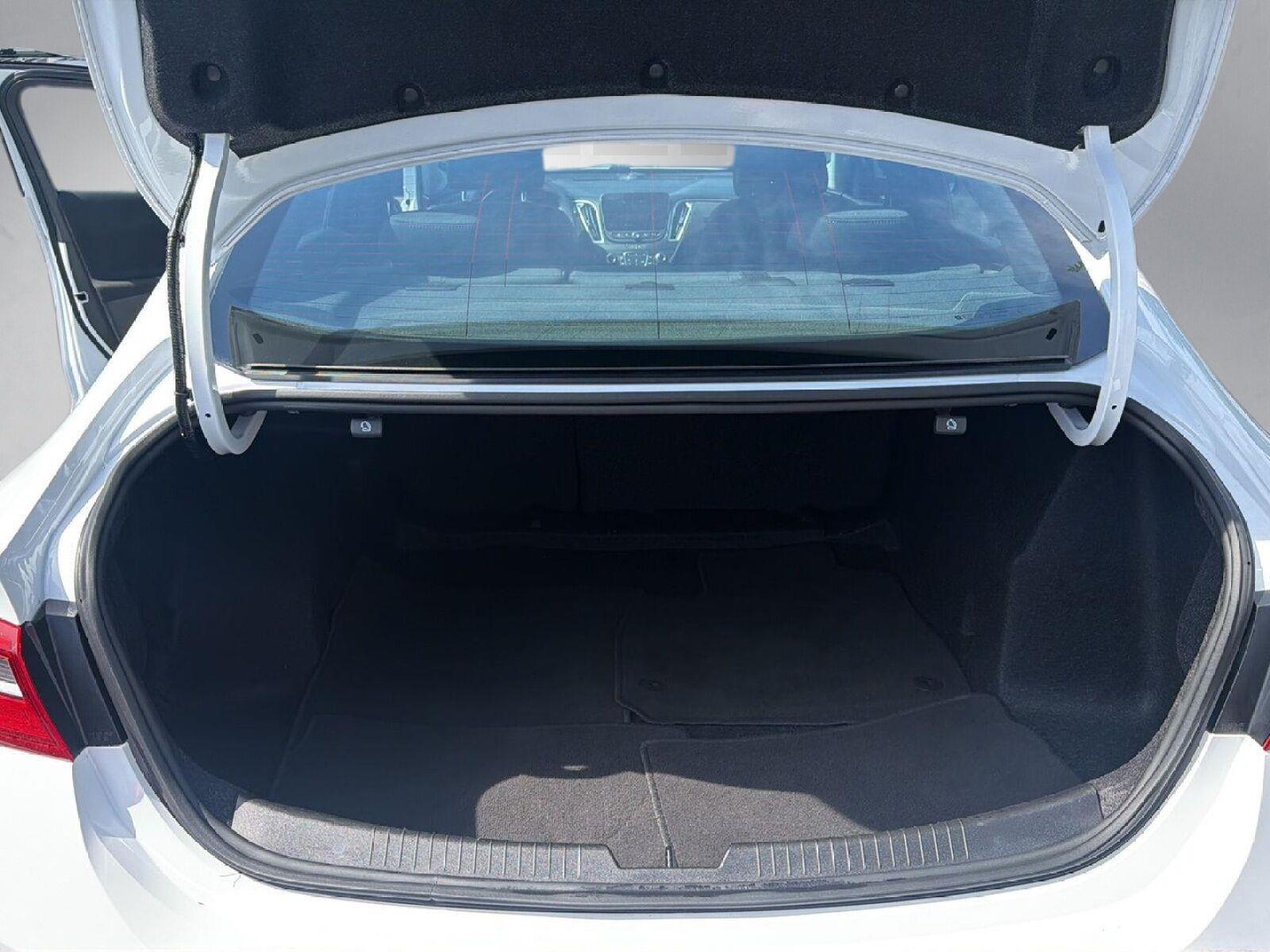 Used 2024 Summit White Chevrolet LT image 24