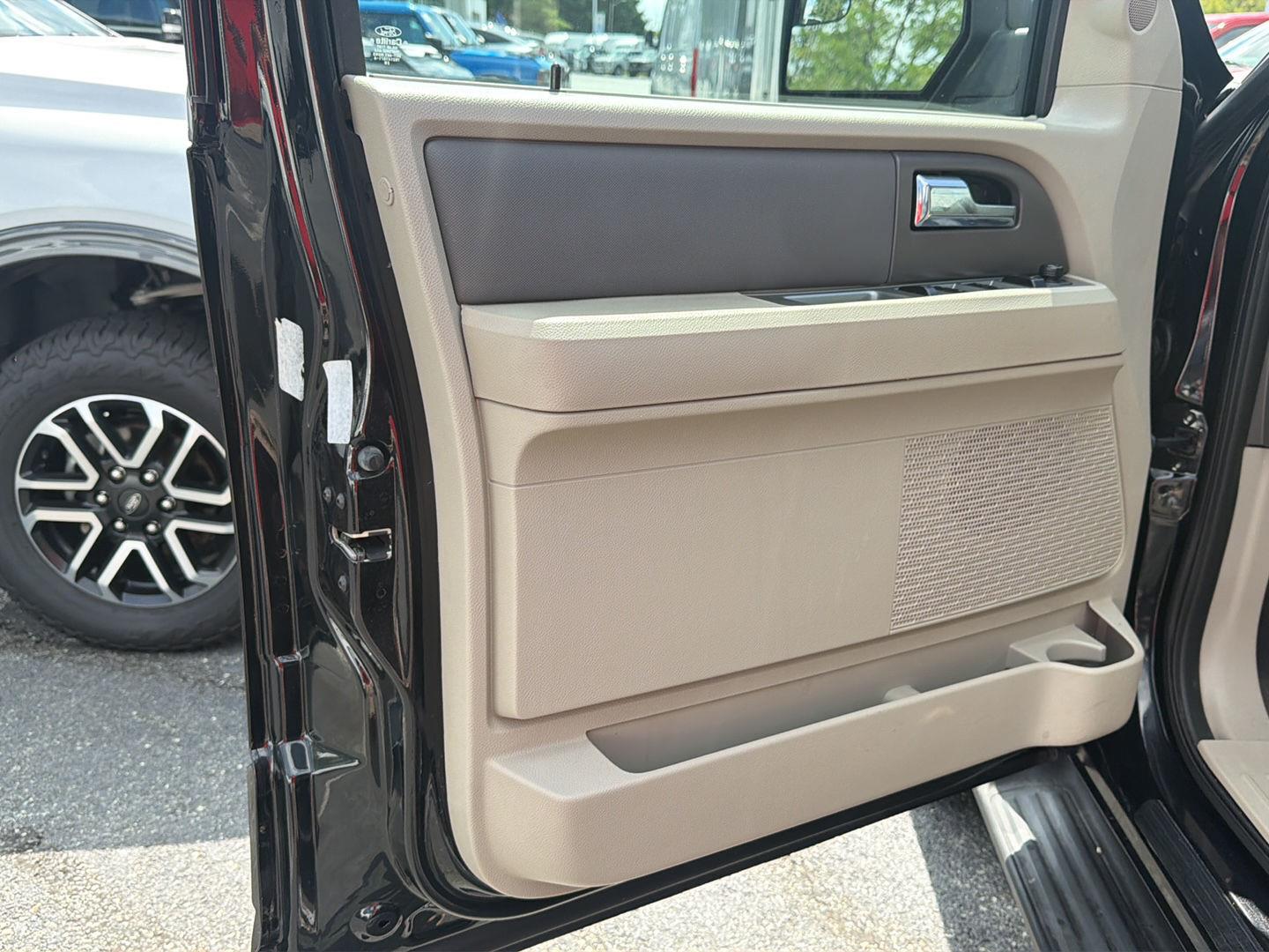Used 2012 Black Ford XLT image 21