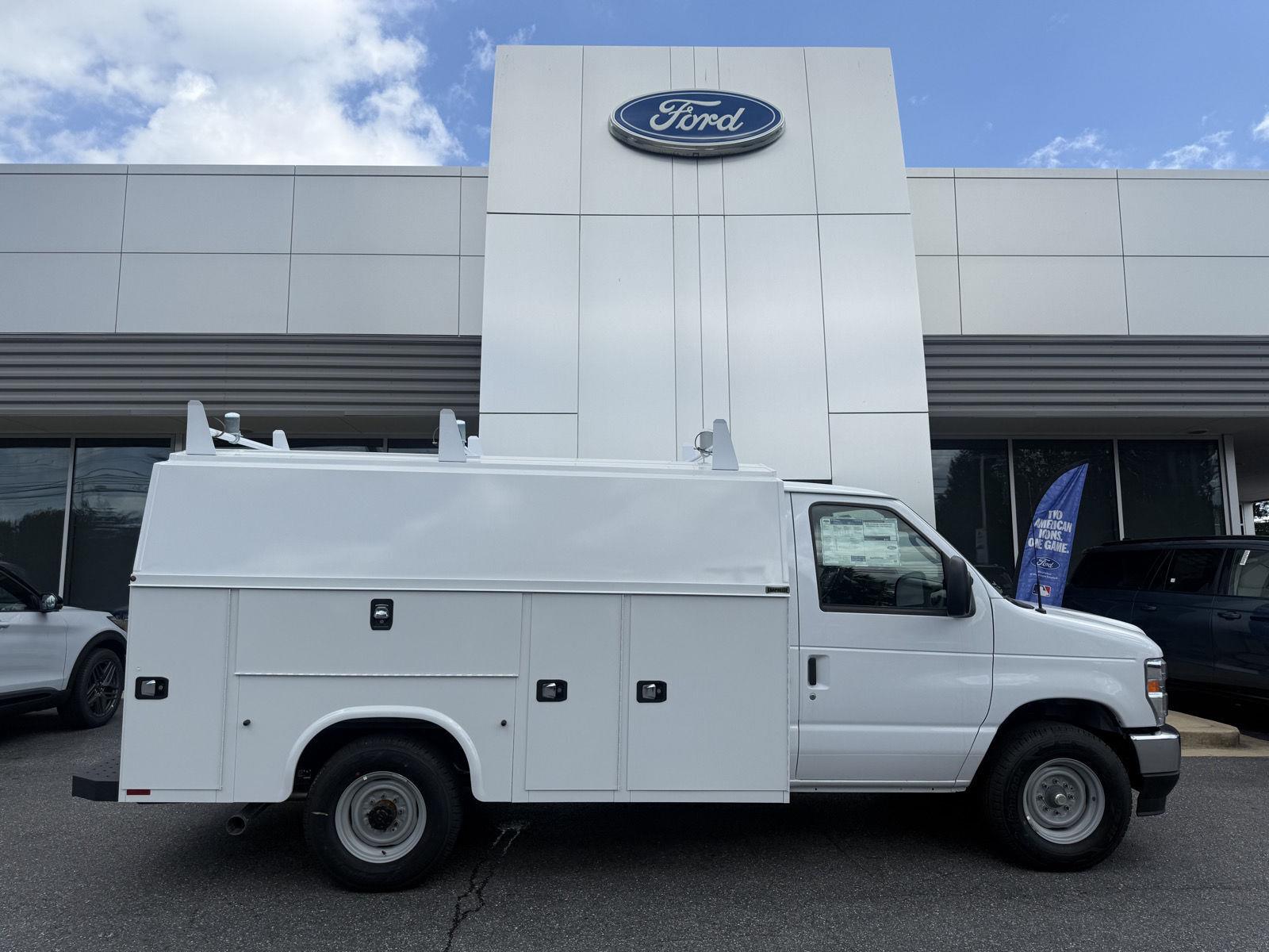 2027 Ford E-Series Cutaway 