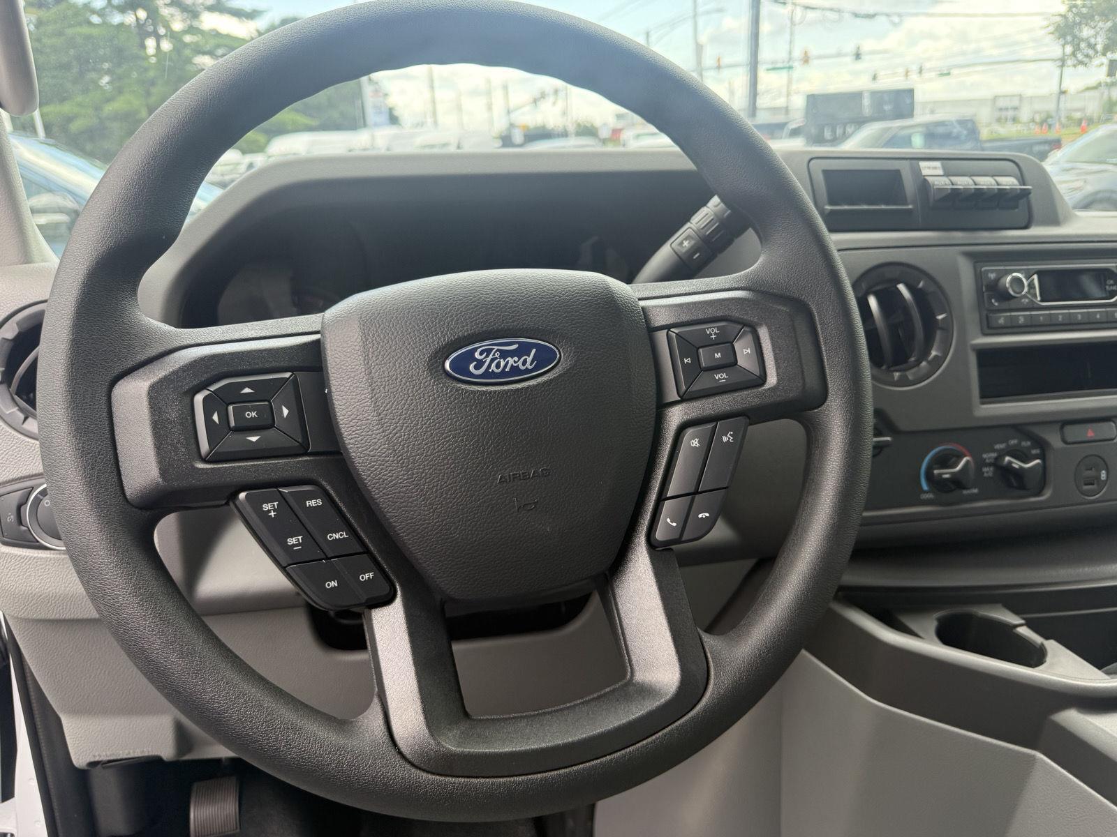New 2027 Oxford White Ford KUV Low Roof image 10