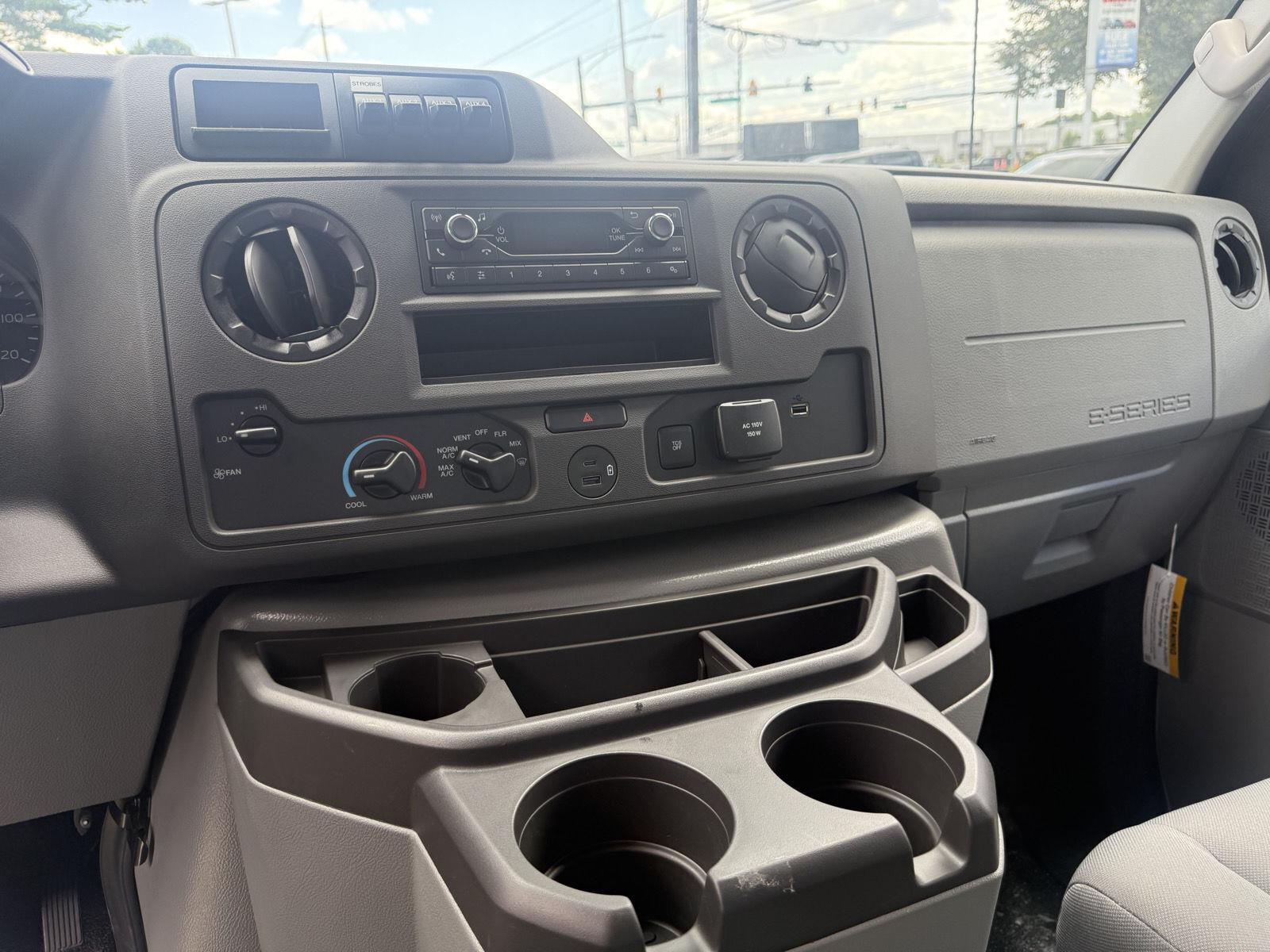 New 2027 Oxford White Ford KUV Low Roof image 11