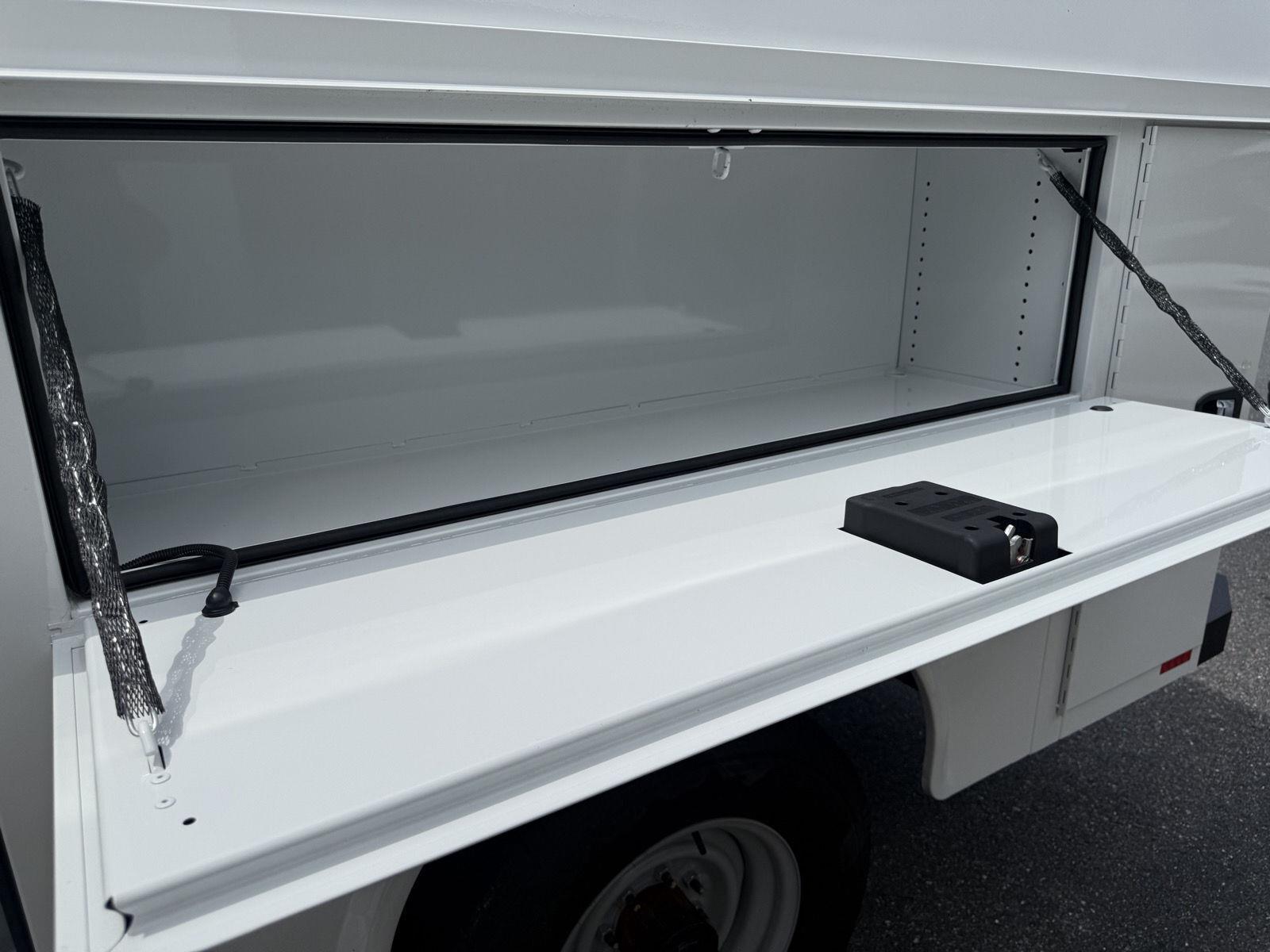 New 2027 Oxford White Ford KUV Low Roof image 15