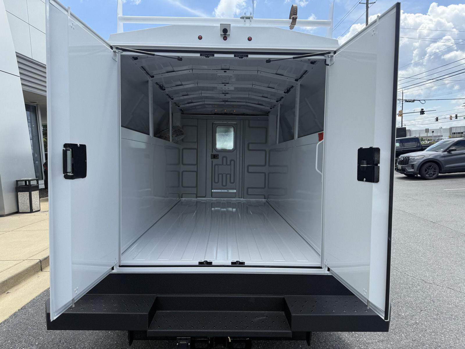 New 2027 Oxford White Ford KUV Low Roof image 22