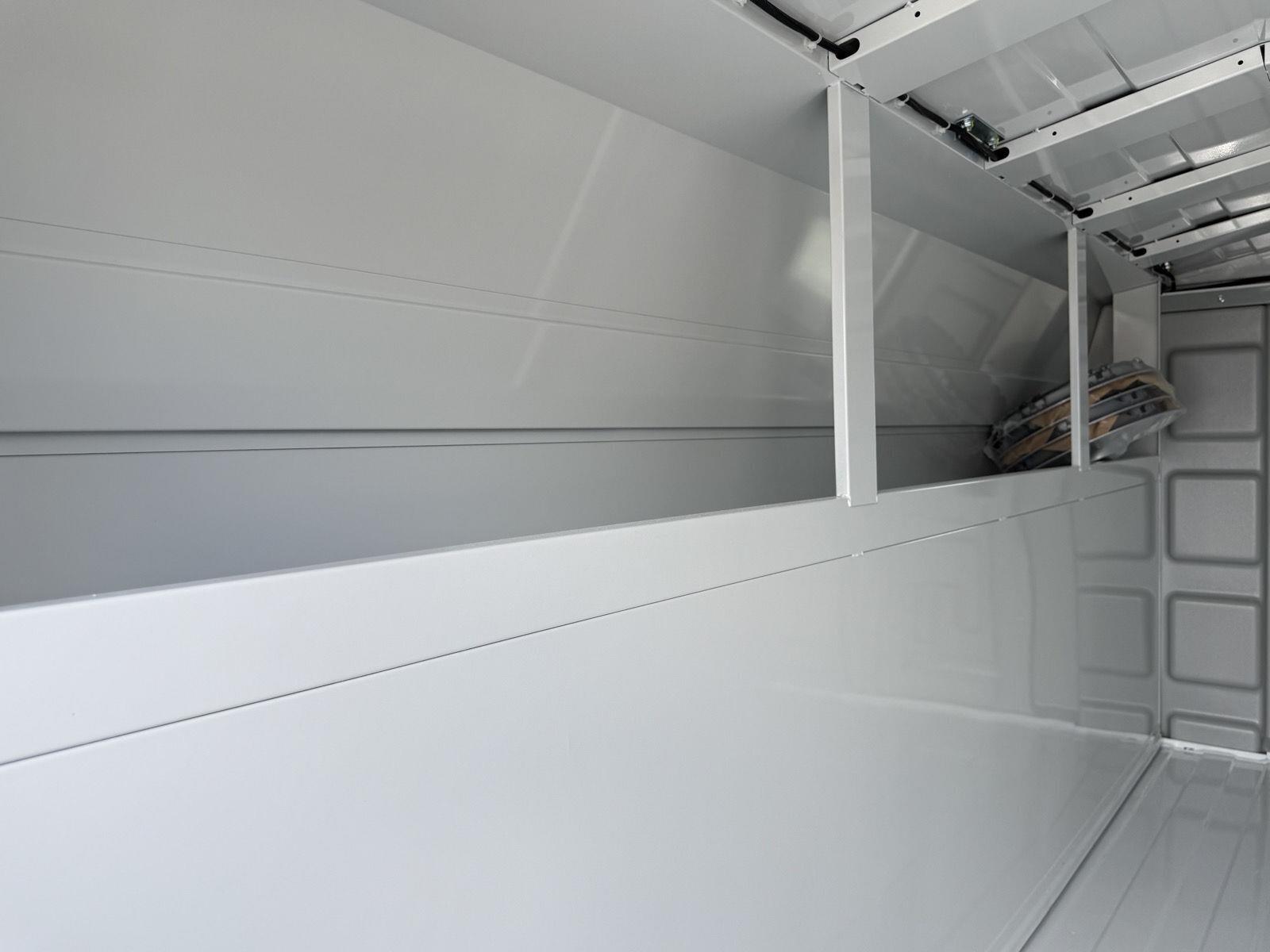 New 2027 Oxford White Ford KUV Low Roof image 25