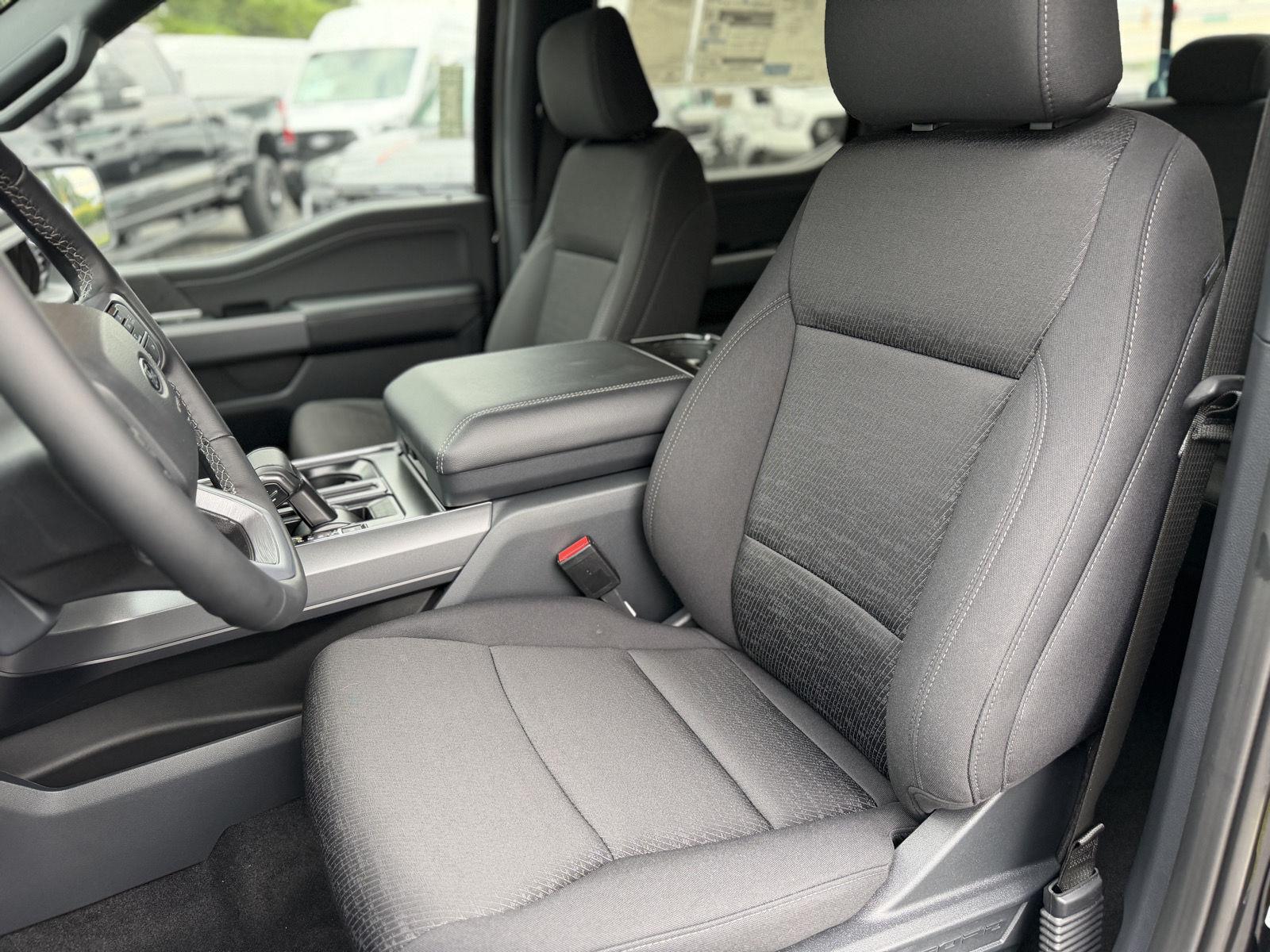 New 2026 Agate Black Metallic Ford XLT image 13