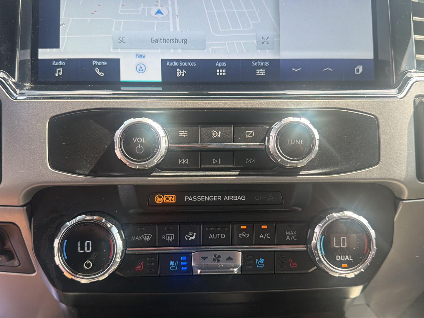 Used 2022  Ford LARIAT image 17