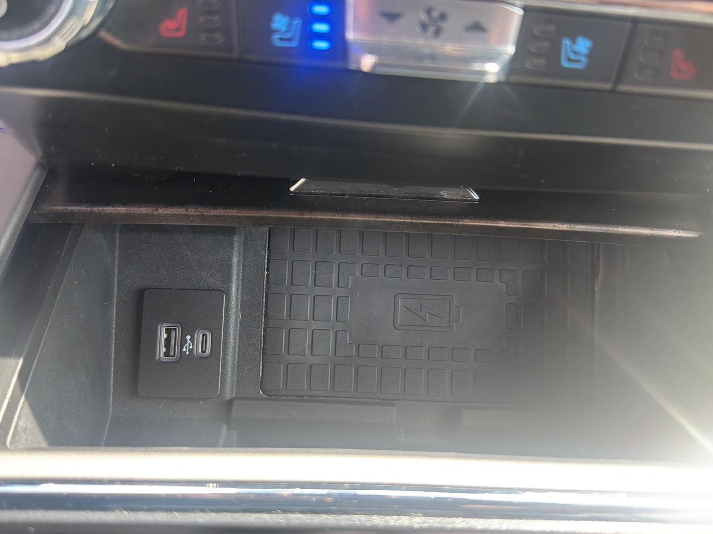 Used 2022  Ford LARIAT image 18