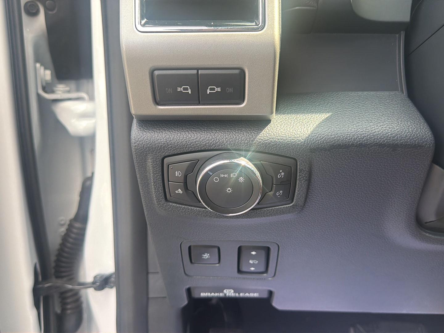 Used 2022  Ford LARIAT image 23