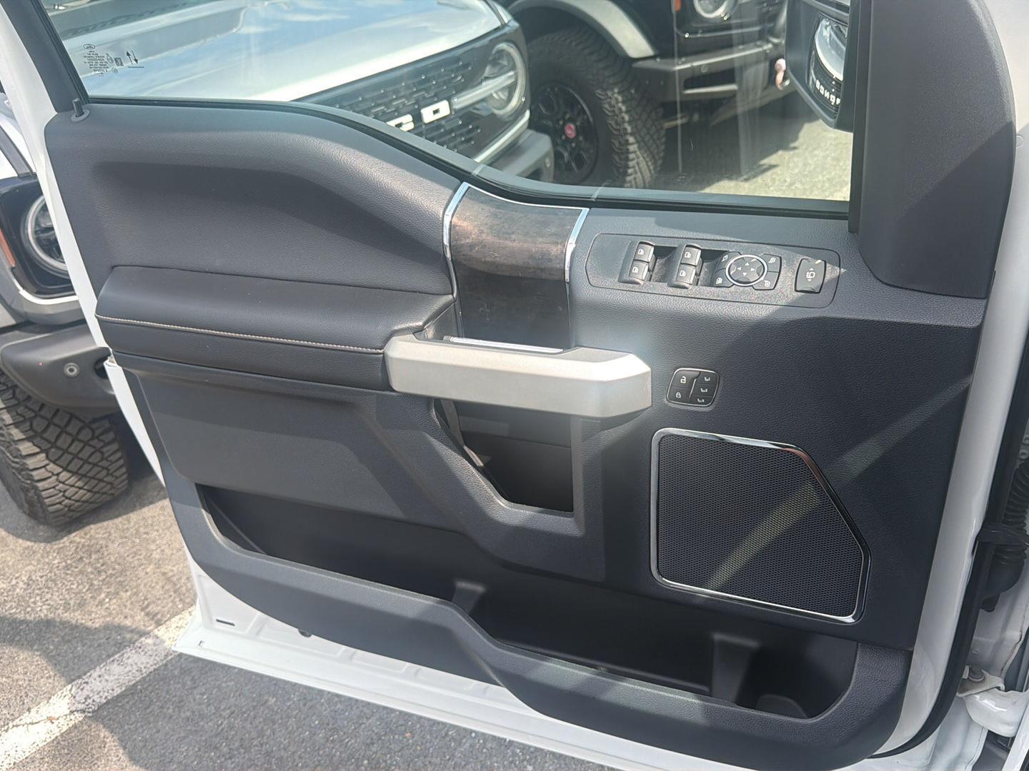 Used 2022  Ford LARIAT image 24