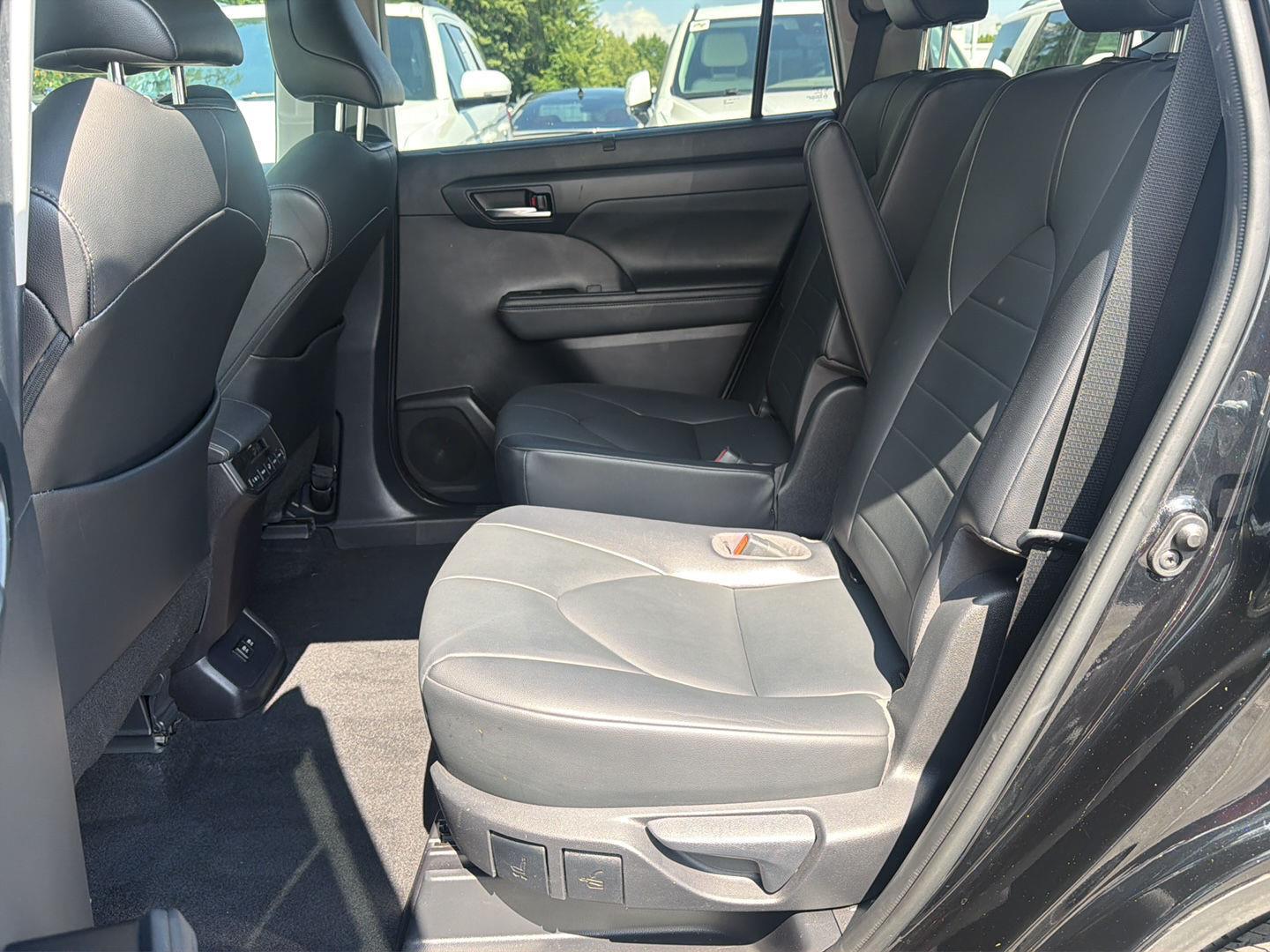 Used 2021 Midnight Black Metallic Toyota XLE image 7