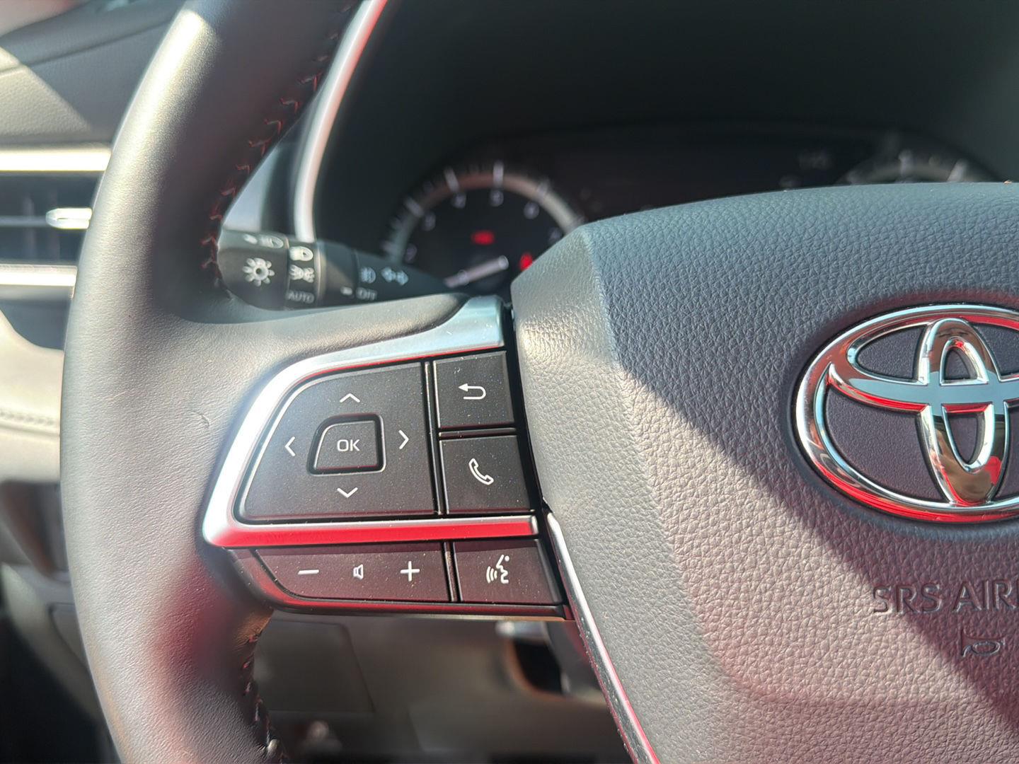 Used 2021 Midnight Black Metallic Toyota XLE image 18