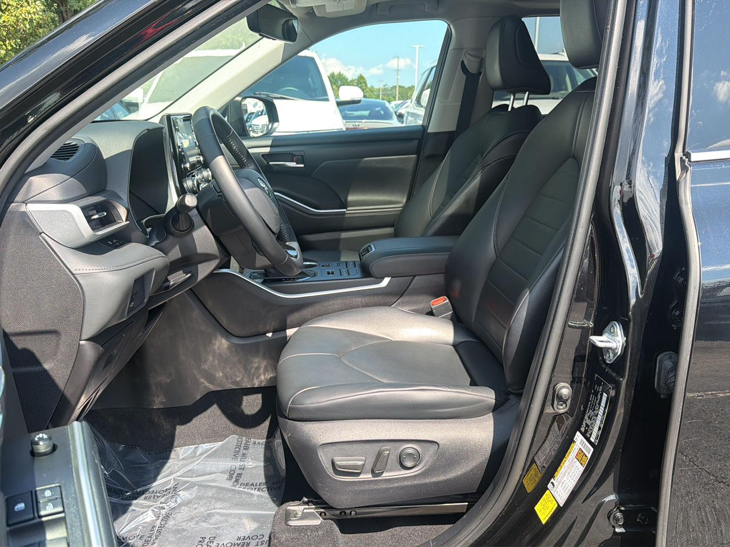 Used 2021 Midnight Black Metallic Toyota XLE image 10