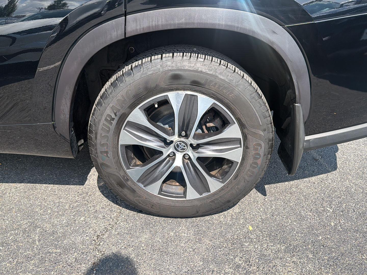 Used 2021 Midnight Black Metallic Toyota XLE image 26