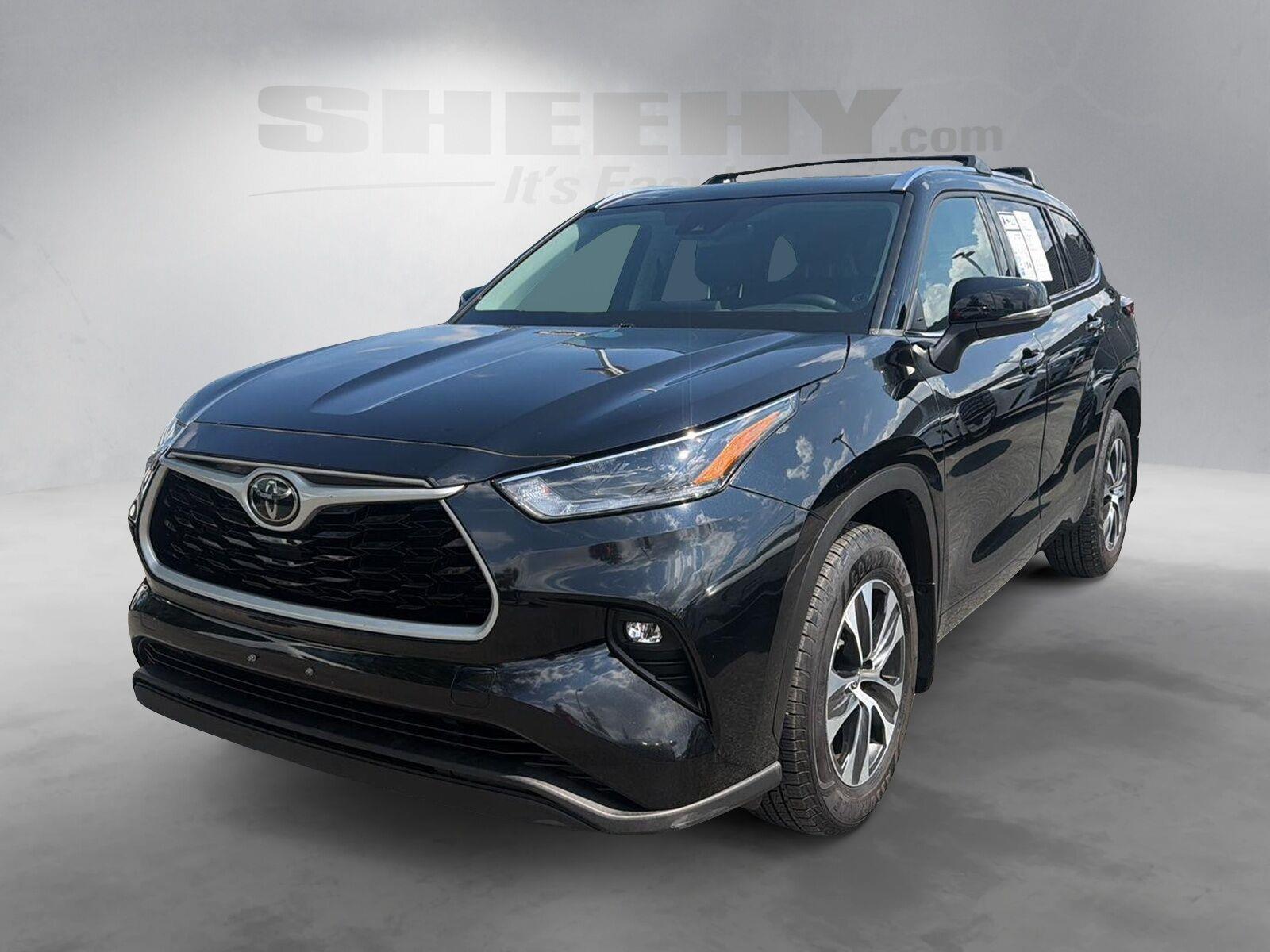 Used 2021 Midnight Black Metallic Toyota XLE image 15