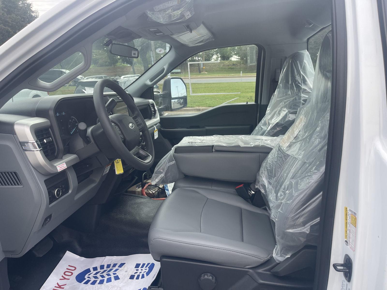 New 2026 Oxford White Ford XL image 21