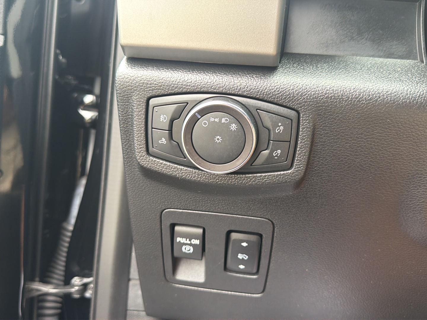 Used 2018 Shadow Black Ford LARIAT image 21