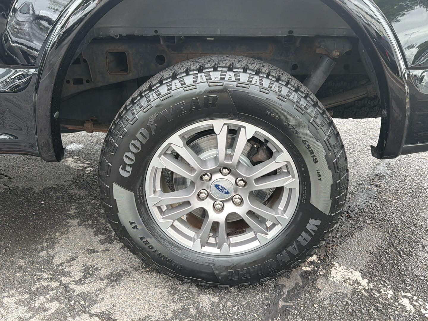Used 2018 Shadow Black Ford LARIAT image 23