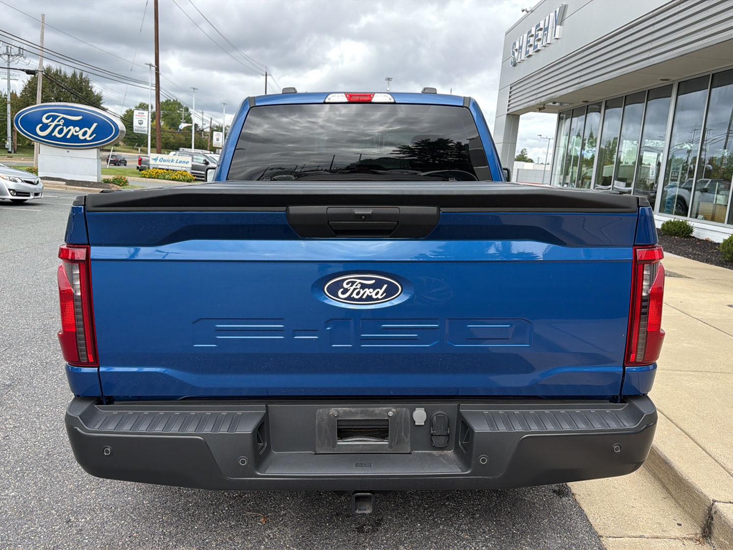 Used 2024 Atlas Blue Metallic Ford XL image 3